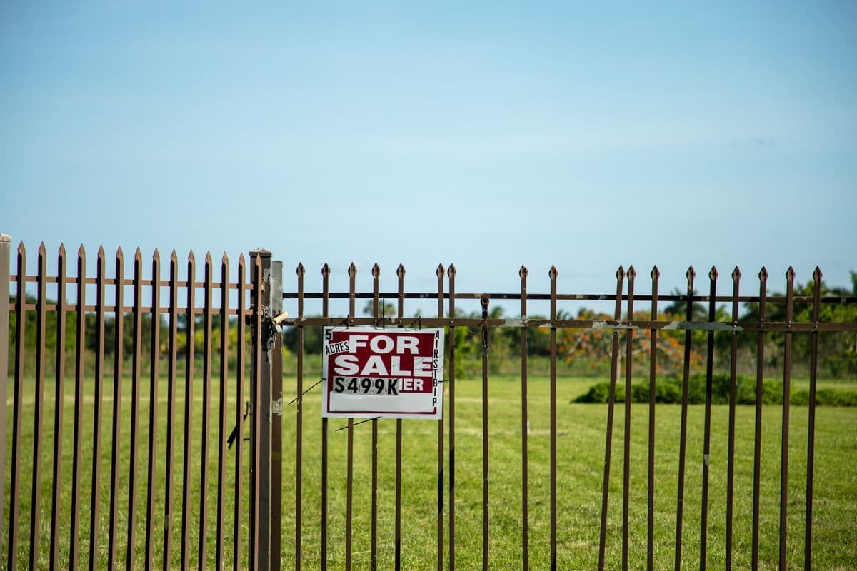 Article thumbnail for Common Land Sale Mistakes and How to Avoid Costly Delays